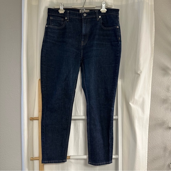 Everlane - High Rise Skinny Jean in Dark Indigo, 32 Ankle - Picture 2 of 15